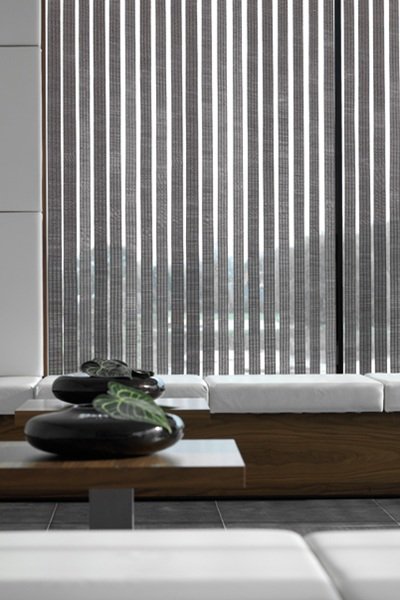 Binnenzonwering, raamdecoratie, verticale jaloezie, lamelgordijn, Vlaardingen, maassluis, de Lier, Westland, Rotterdam, Delft, Den Hoorn